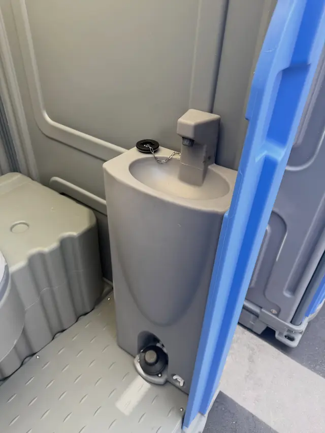 Portable toilet unit example