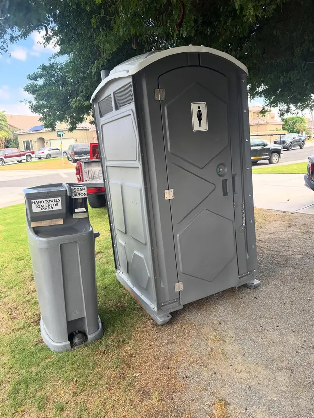 Portable toilet unit example